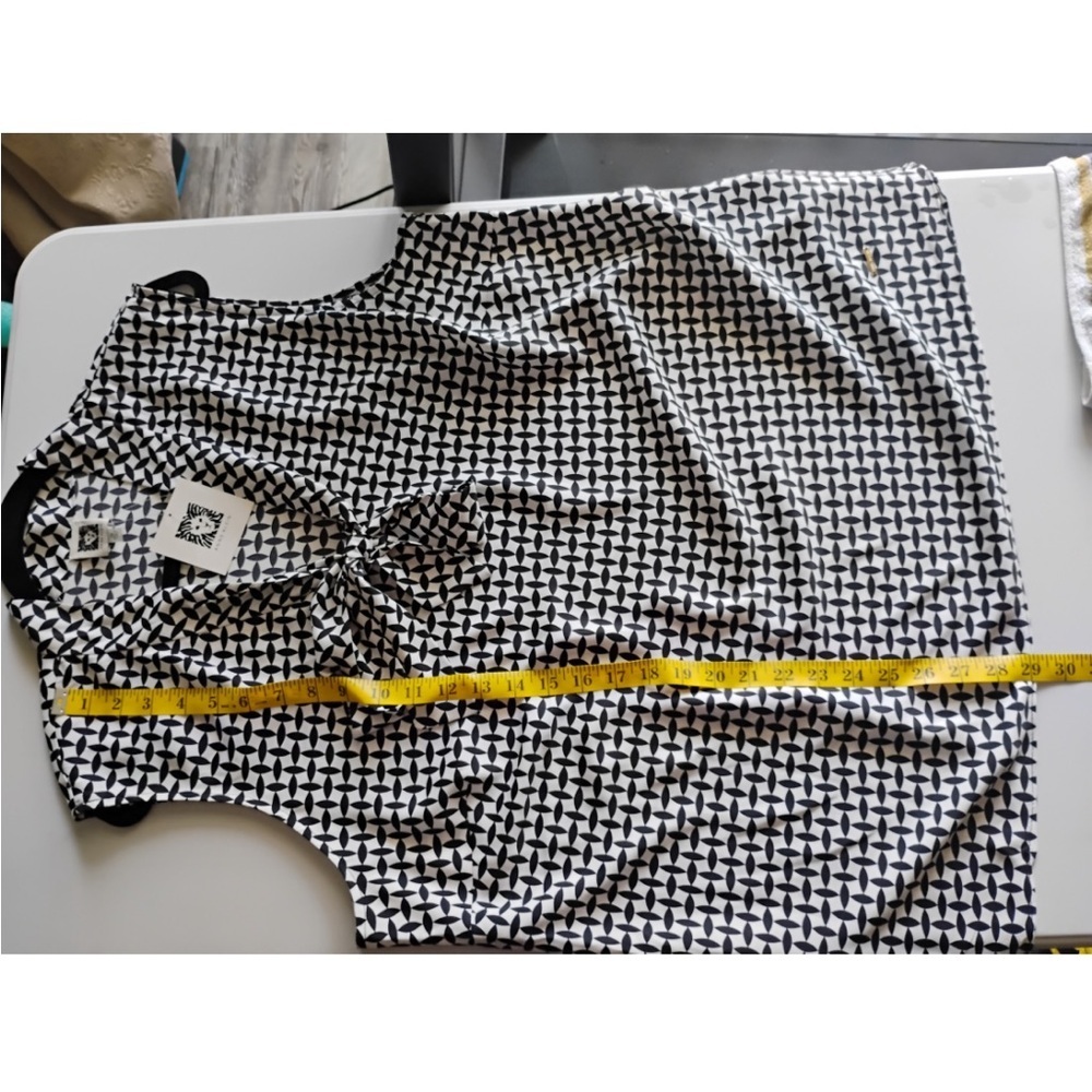 Ann Klein Black and White Fitted Graphic Blouse. Size 2X - Picture 8 of 12